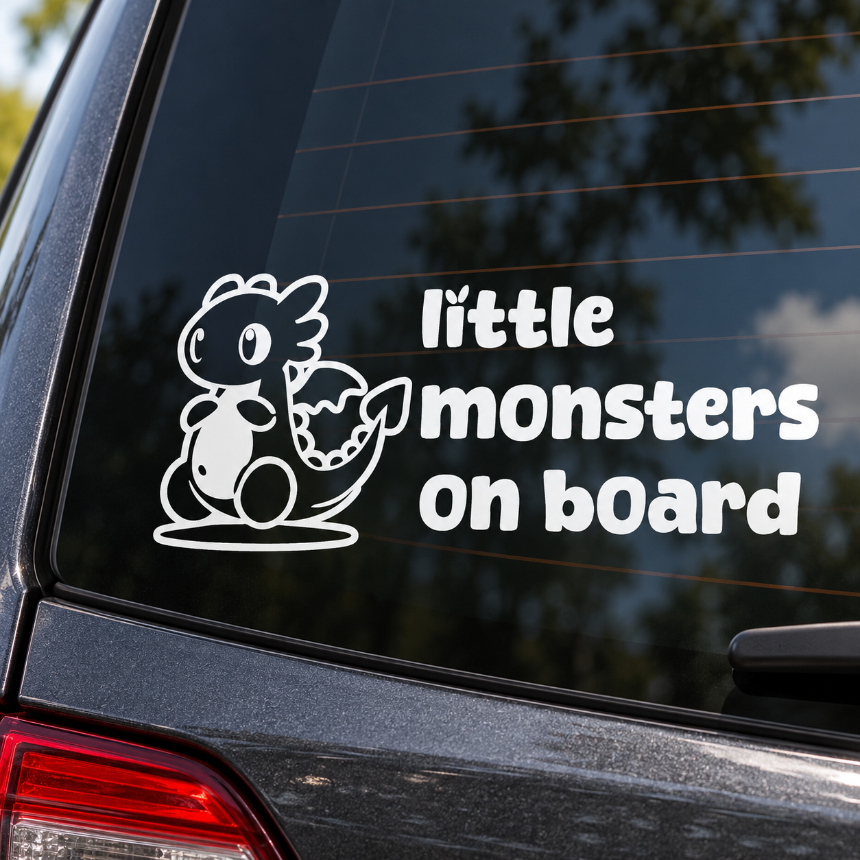 Autocollant blanc dragon Petits monstres 6,5 × 3 pouces, gros plan